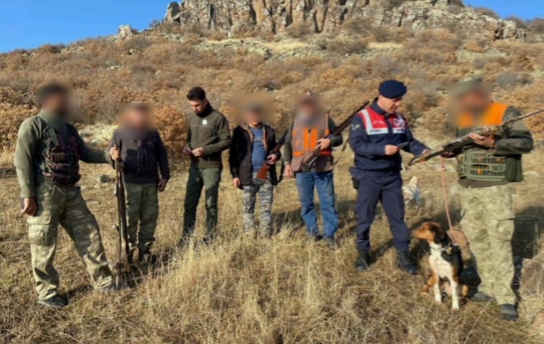 Aksaray'da jandarma ekipleri avcıları dron ile takip ediyor