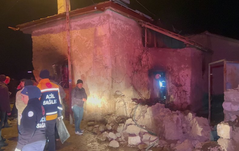 Aksaray'da sobadan çıkan yangında bir kişi hayatını kaybetti