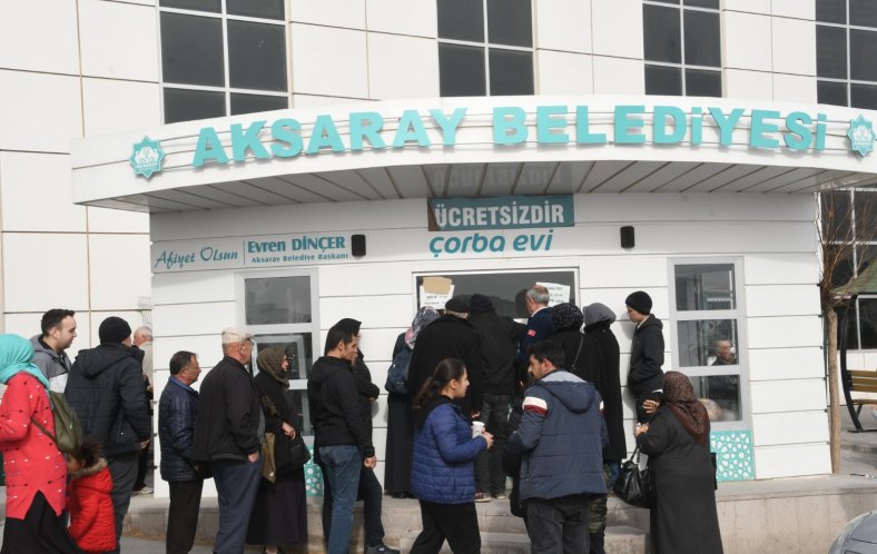 AKSARAY BELEDİYESİ HER GÜN 5 BİN KİŞİYE ÇORBA DAĞITIMI YAPIYOR