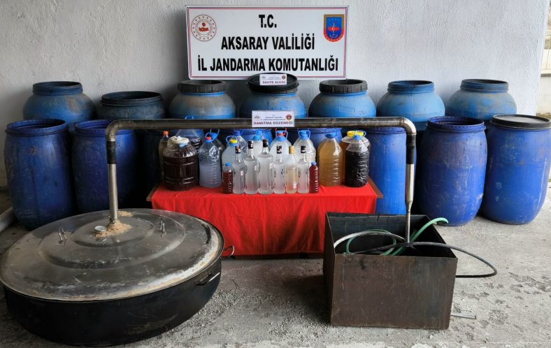 Aksaray'da sahte içki üreten 2 şüpheli gözaltına alındı