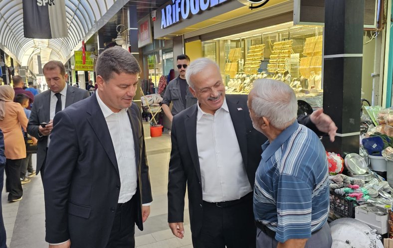 BAŞKAN DİNÇER VE VALİ KUMBUZOĞLU’DAN KAPALI ÇARŞI ESNAFINA ZİYARET