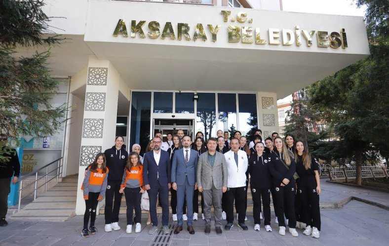 KUZEYBORU KADIN VOLEYBOL TAKIMI'NDAN AKSARAY BELEDİYESİ'NE ZİYARET