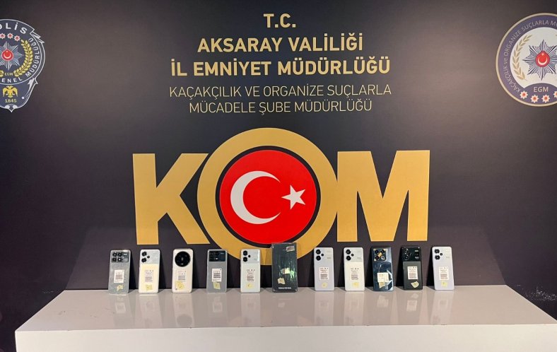 Aksaray’da iş yerinde 11 adet kaçak cep telefonu ele geçirildi