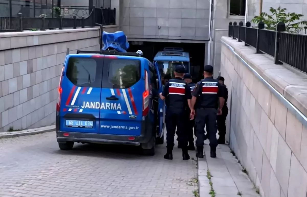 Aksaray'da Arazi Kavgasında Genç Tüfekle Vurdu