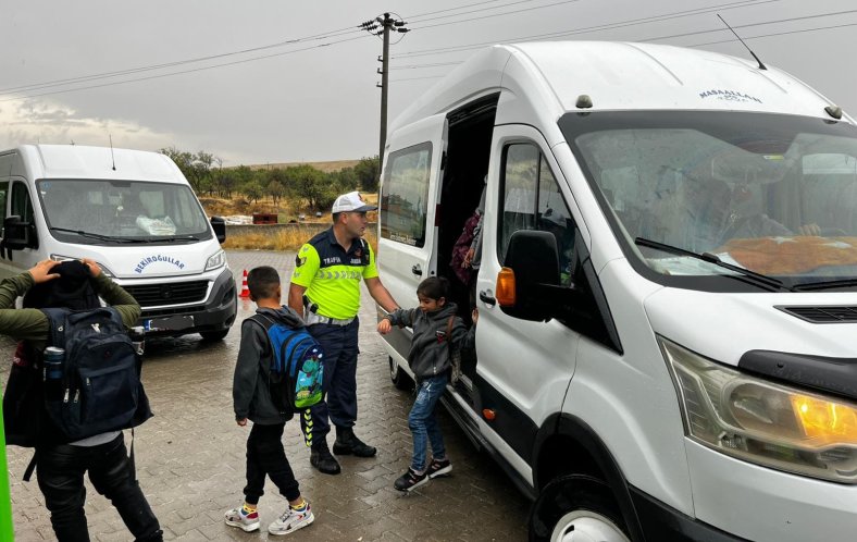 Trafik jandarması okul servisi denetimine başladı
