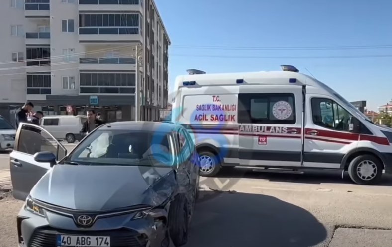 Aksaray’da otomobil ile servis çarpıştı: 1 yaralı