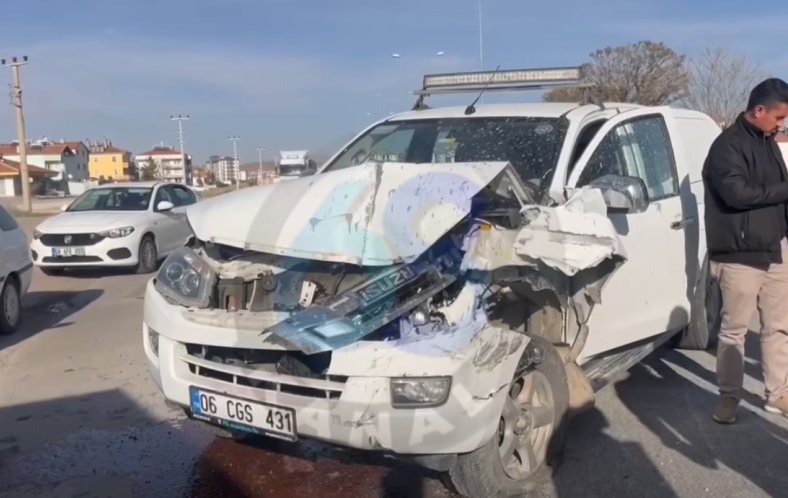 Bir anlık dikkatsizlik kazayı getirdi; Sürücü yaralı!