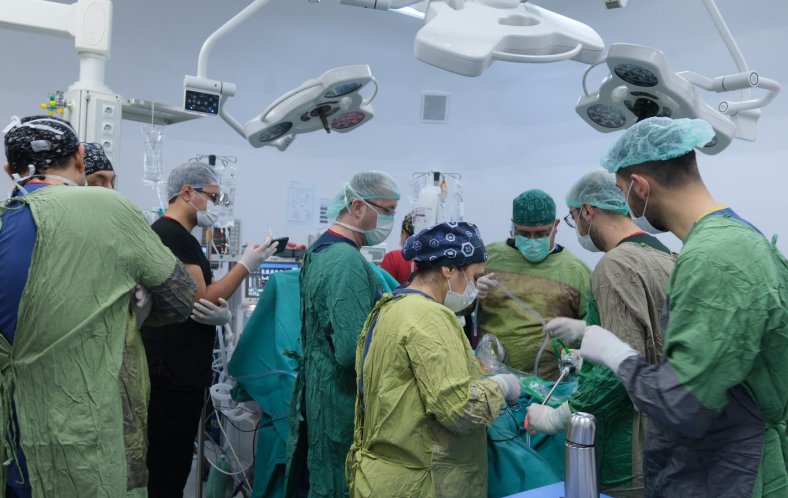 ASÜ ve SBÜ İş Birliğiyle Aksaray’da İleri Düzey Kanser Ameliyatı
