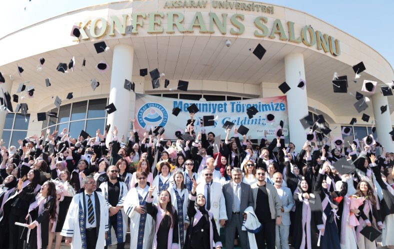 ASÜ Sağlık Bilimleri Fakültesinde mezuniyet coşkusu yaşandı