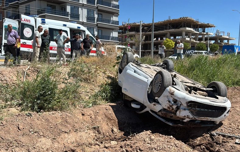 Aksaray’da Takla Atan Otomobilden Sağ Çıktı