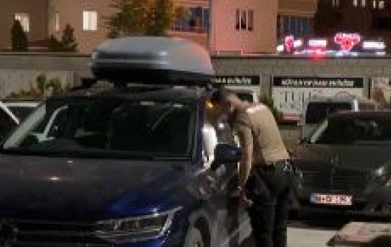 Araçta Mahsur Kalan Yaşlı Kadın 1,5 Saatte Kurtarıldı