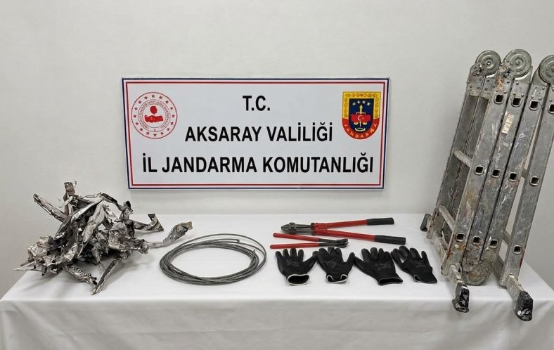 Yenikent’te Telefon Kablosu Hırsızlığı Yapan 2 Şüpheli Tutuklandı